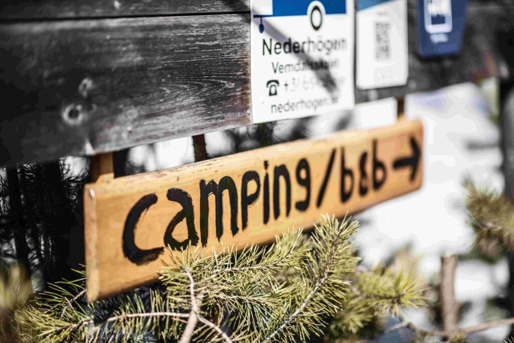 Nederhögen Vildmarkscenter - Camping skylt
