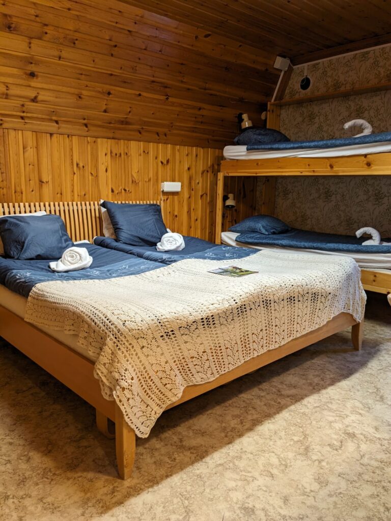 Nederhögen Vildmarkscenter - Hotellrum